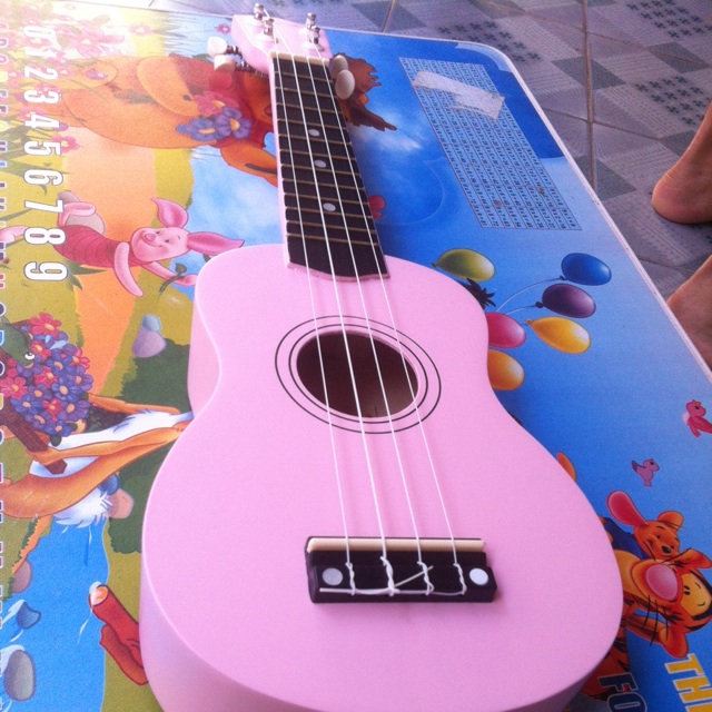 Ukulele hồng . Tặng hướng dẫn tự học