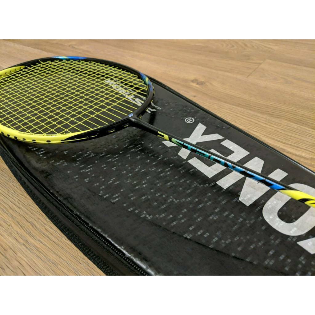 vợt YONEX ASTROX 77 ĐƯỢC TẶNG THEO, 1 SỢI CƯỚC , 1 CUỐN CÁN, 1BAO ĐI THEO VỢT