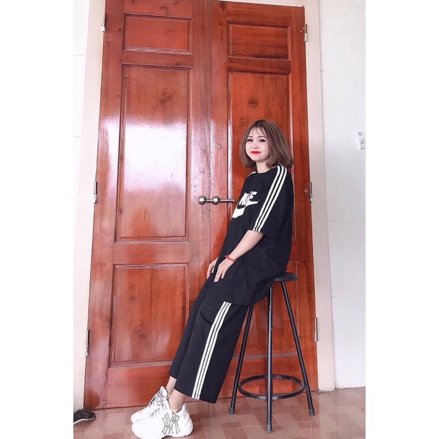 Quần thể thao ba sọc rộng. | BigBuy360 - bigbuy360.vn