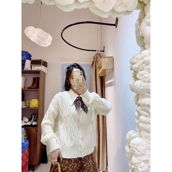 áo len kèm khăn thắt nơ