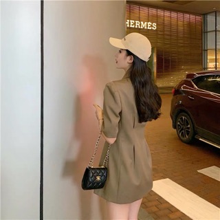 Đầm vest suông nút