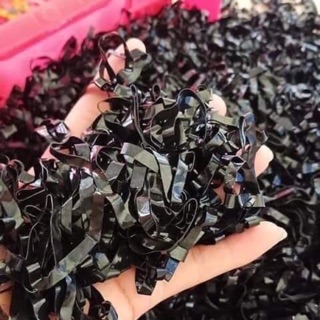 Chun đen buộc tóc