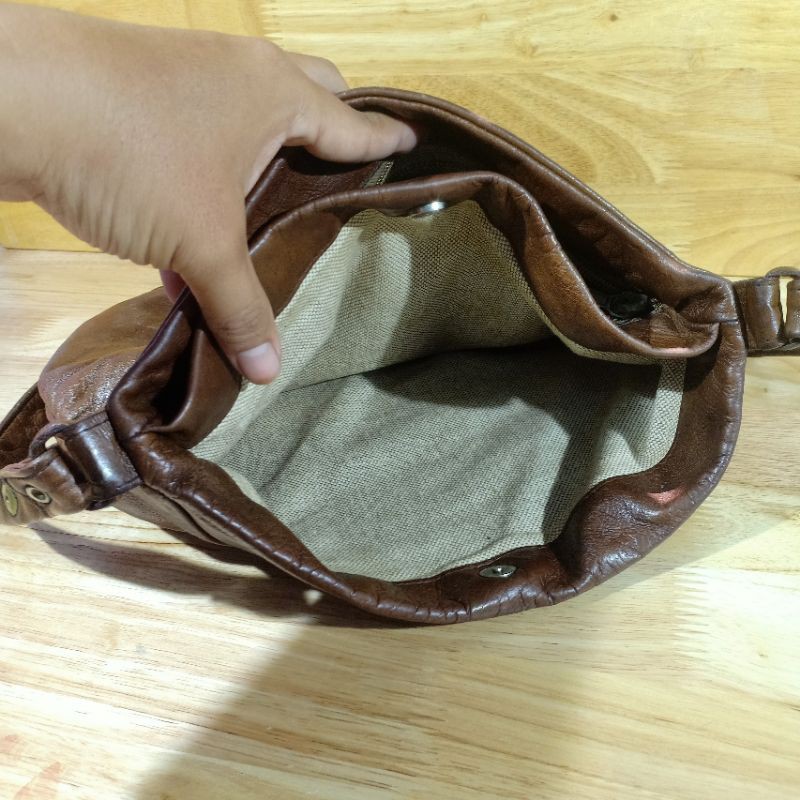 Túi xách đeo vai da thật secondhand  170809