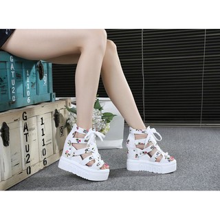 Giày Sandal nữ Đế Xuồng có hoa văn cột dây kem khóa kéo đằng sau chất da cao 11cm màu trắng S087T
