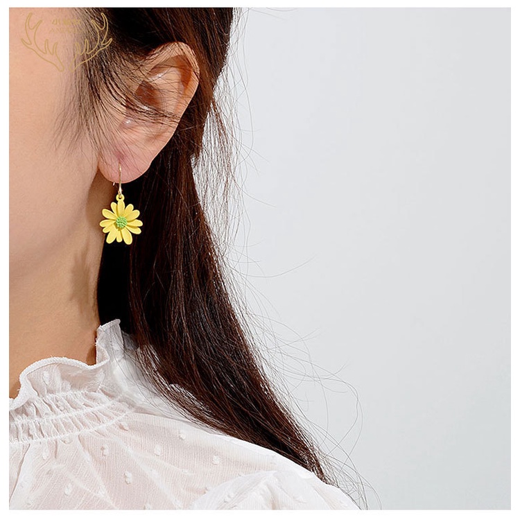 Bông tai hình hoa cúc đơn giản thời trang Hàn Quốc 2020 cho nữ