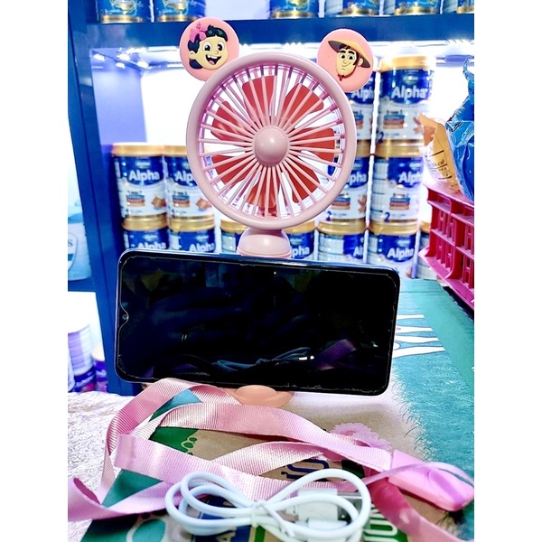 QUẠT CẦM TAY KUN, QUẠT KUN MINI KHÔNG DÂY HÀNG CAO CẤP TẶNG CÁP SẠC, DÂY ĐEO, ĐẾ QUẠT