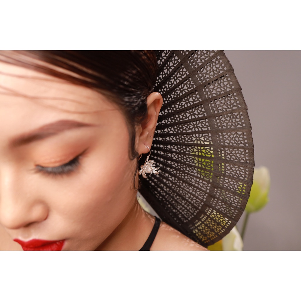 Khuyên tai hoa cúc