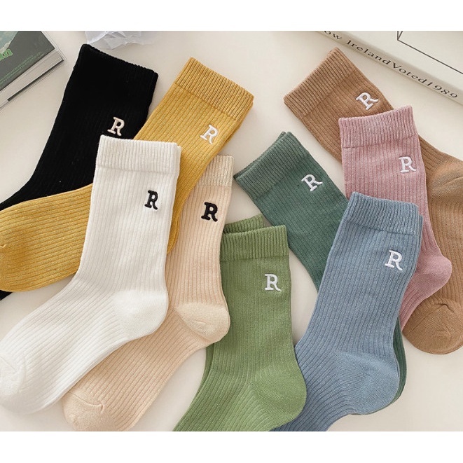 Vớ Super Dark cao cổ Unisex phong cách thể thao, trẻ trung và năng động.