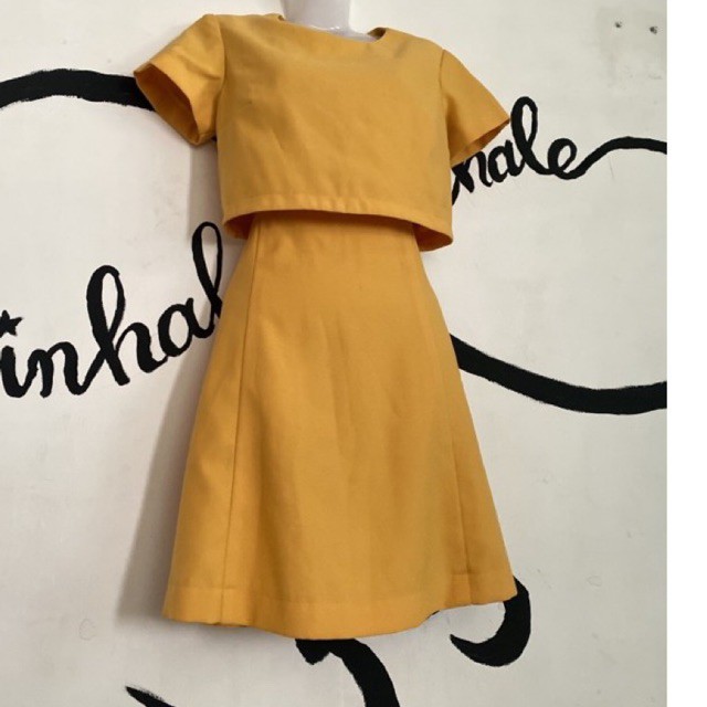 thanh lý tủ đồ : đầm vàng kaki cutout eo dây kéo phía sau