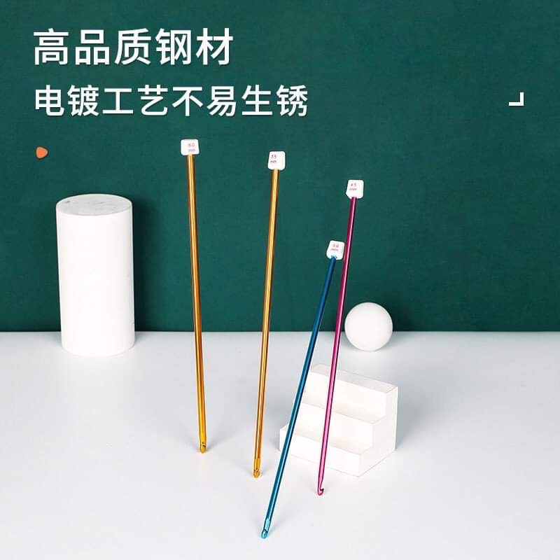 Cặp kim đan có đầu móc.