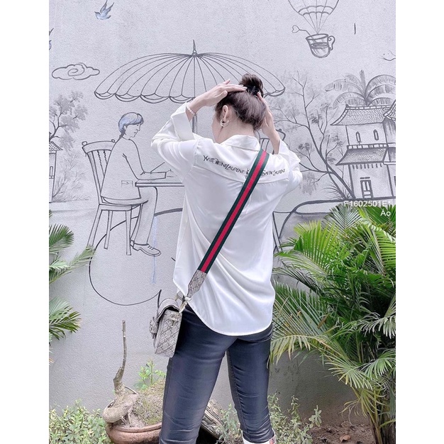 Áo sơ mi trắng phối chữ