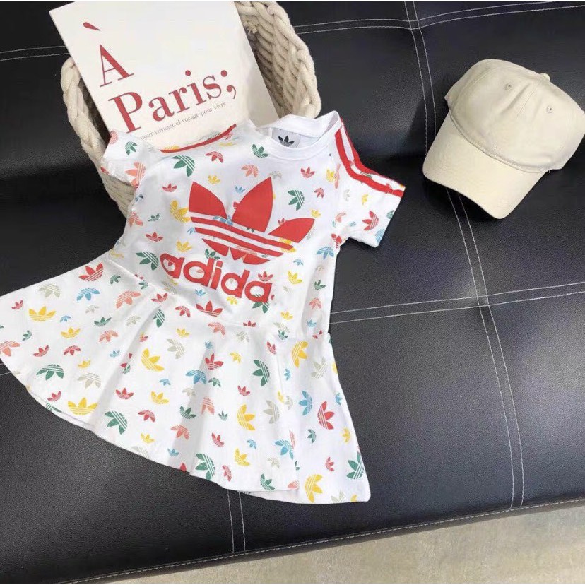 Đầm Bé Gái 💕𝘍𝘳𝘦𝘦𝘴𝘩𝘪𝘱💕 Váy Trẻ Em Thêu Logo Adidas Đỏ Chất Liệu Vải Co Giãn 4 Chiều Nhập Khẩu Hàn Quốc - Dollar Kids