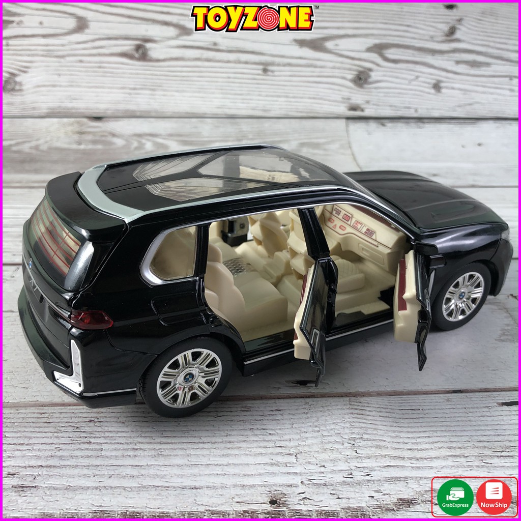 Mô hình xe ô tô BMW X7 tỉ lệ 1:24 hãng Chezhi chất liệu hợp kim, thiết kế tinh xảo. Món quà cực đẹp để trưng bày