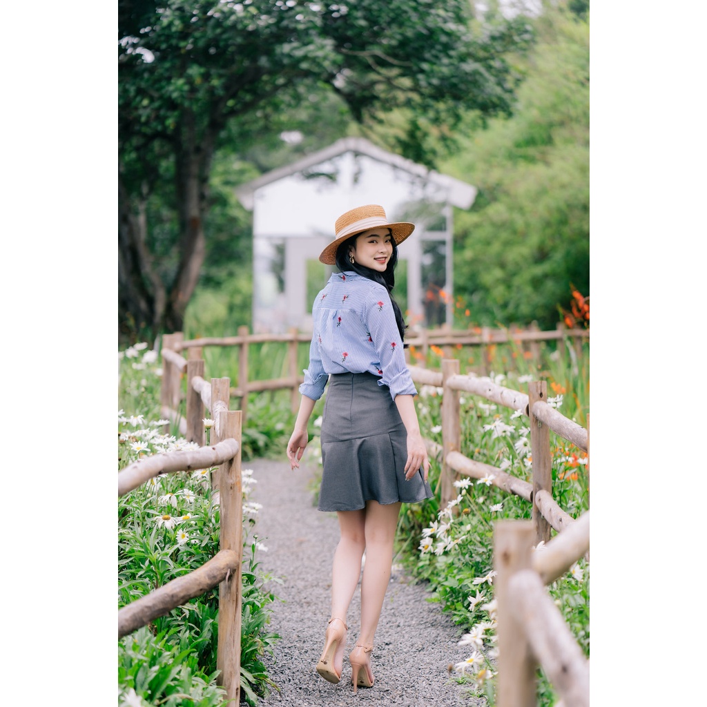 MINX - Áo Flower Embroi Strip Shirt