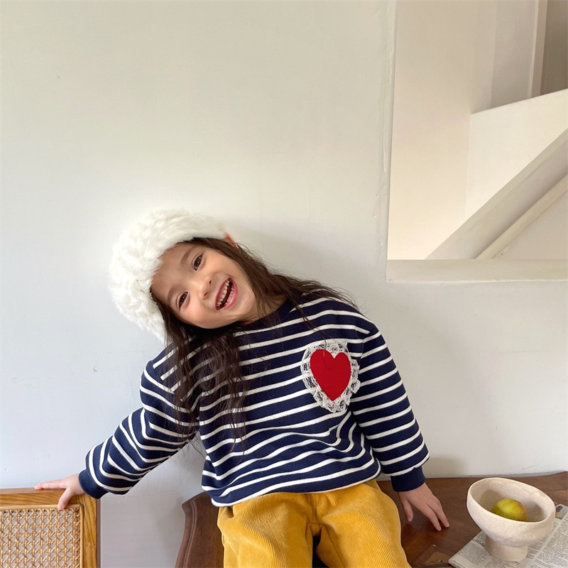 ►Mùa thu đông độc quyền◄Trang phục trẻ em thiết kế➮Phong cách Nhật Bản➮Áo Sweater phối nhung dày dặn kẻ sọc dễ thương cho bé