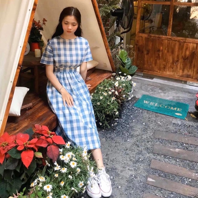 Đầm caro xanh nút sau form dài