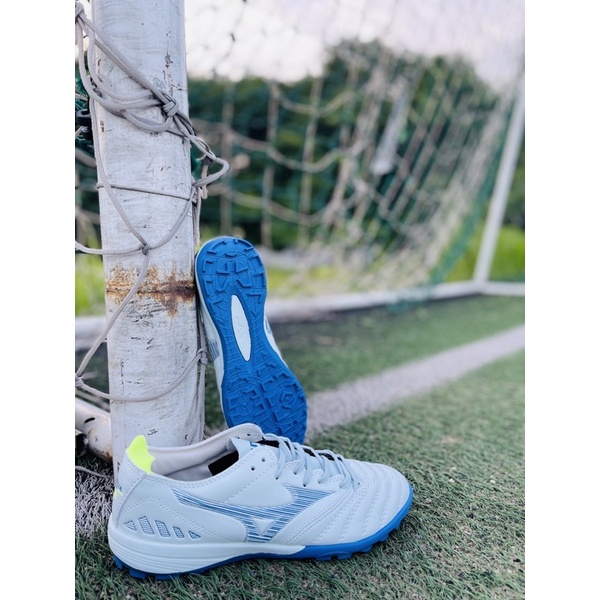 Giày đá bóng chuyên sân cỏ nhân tạo đinh TF mizuno Neo 3 màu trắng ghi