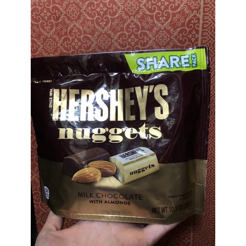 Chocolate sữa hạnh nhân Hershey’s Nuggets Milk With Almonds 286gr của Mỹ