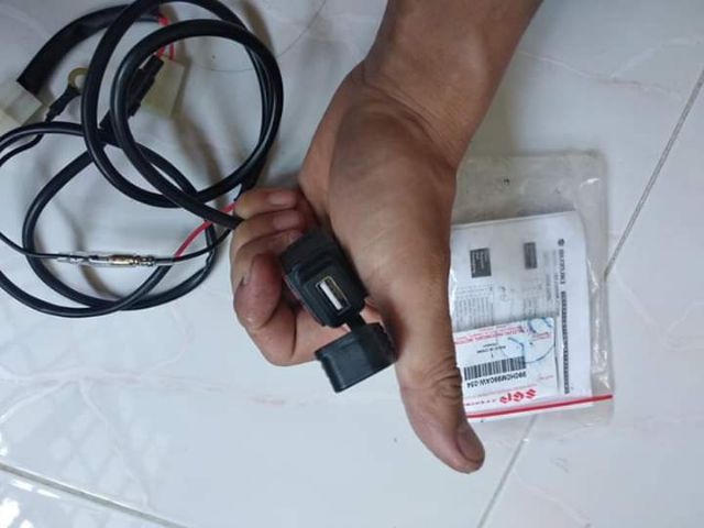 Sạc USB Suzuki Indonesia lắp mọi loại xe máy