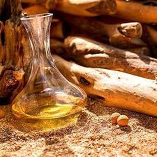 Tinh Dầu Trầm Hương ( Agarwood Essential Oil )