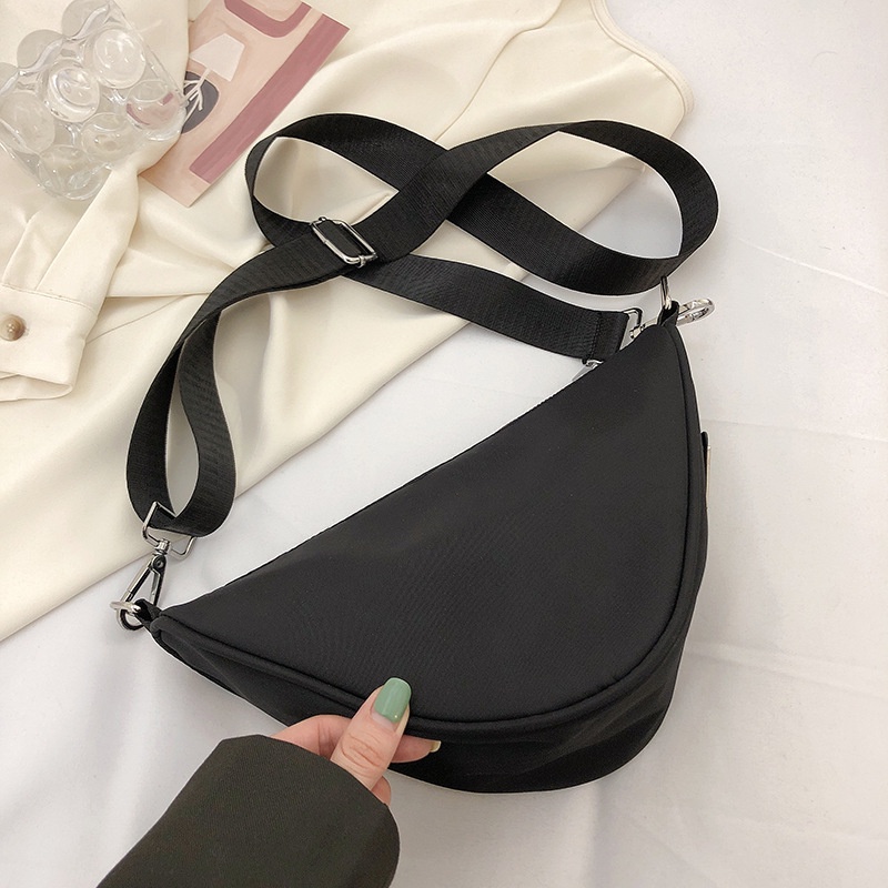 Túi Đeo Chéo Hình Tam Giác Thời Trang Mùa Hè 2022 Dành Cho Nữ