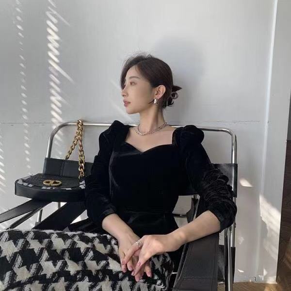 Áo nhung tay dài phồng cổ vuông thời trang mùa thu quyến rũ dành cho nữ