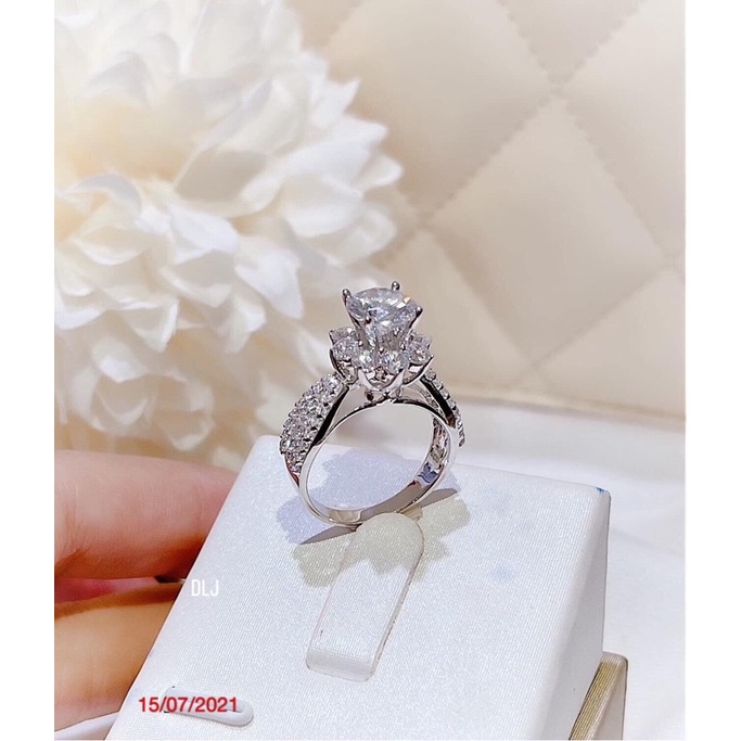 Nhẫn moissanite cao cấp