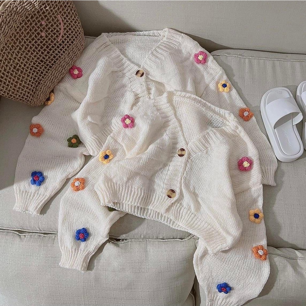 Khoác len form rộng  thêu hoa