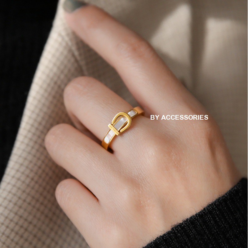 Nhẫn titan dạng khóa dây nịt cẩm xà cừ không gỉ