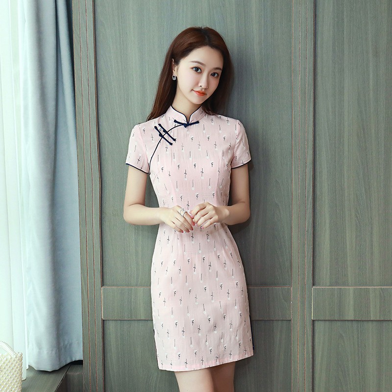Đầm sườn xám cách tân dáng ngắn màu hồng phong cách Trung Hoa xinh xắn cho nữ