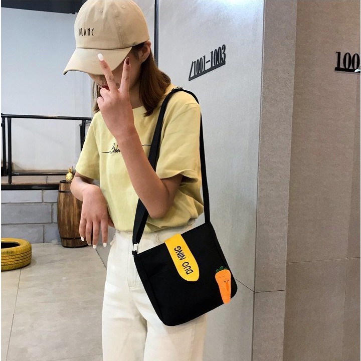 Túi đeo chéo canvas nữ cao cấp, phụ kiện thời trang dạo phố kèm ghim Cà Rốt
