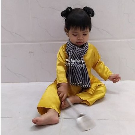 Bà Ba Cho Bé Trai/ Bé Gái tặng Khăn rằn