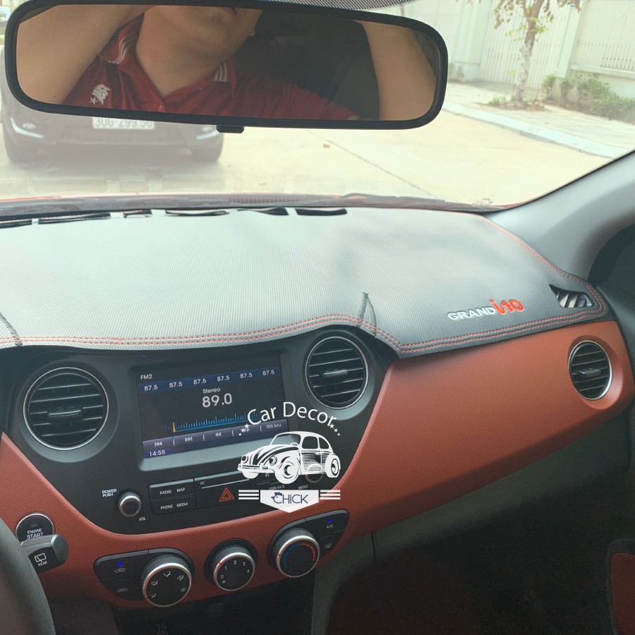 Thảm taplo da PU vân carbon Hyundai Grand i10 loại 3 lớp chống trượt