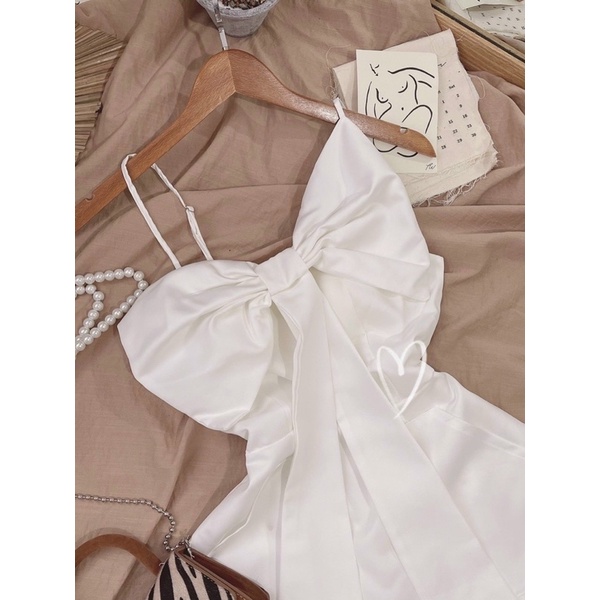 Váy dáng mini - 2s khoe trọn xương quai xanh