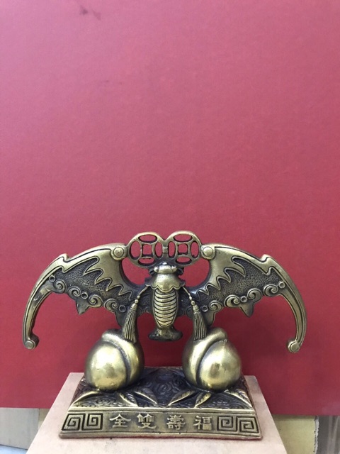 Tượng Dơi chiêu tài