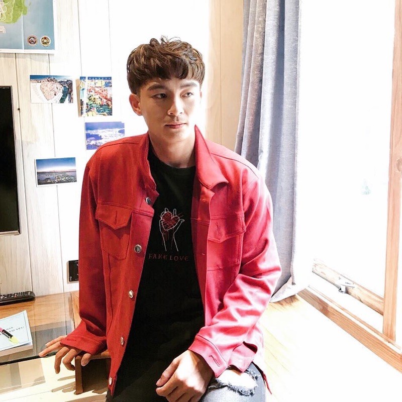 ÁO KHOÁC ĐỎ VẢI DA LỘN | BigBuy360 - bigbuy360.vn