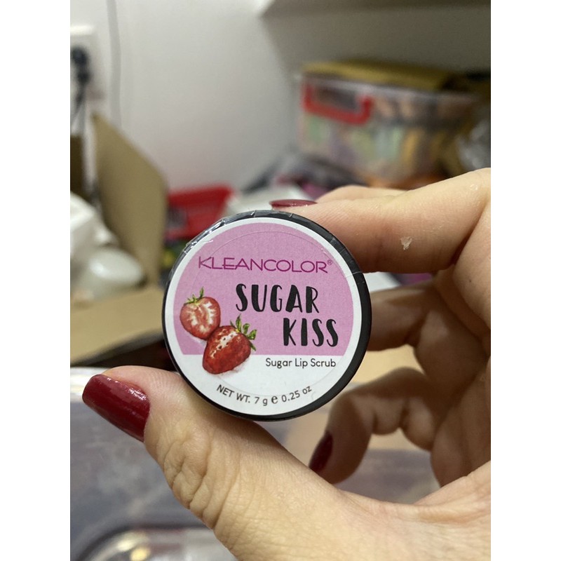 Tẩy tế bào chết môi KLEANCOLOR