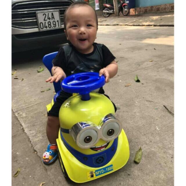 Xe chòi chân minion