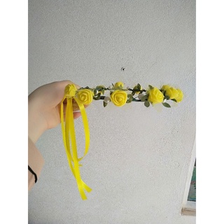 Vòng hoa đội đầu chụp hình
