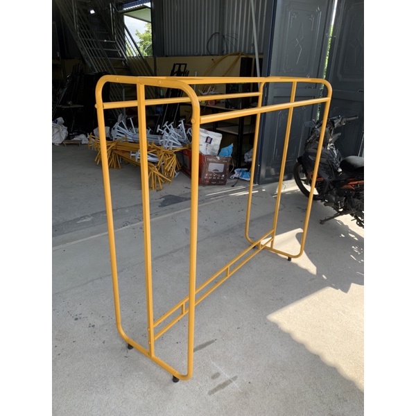 Mẫu giá treo quần áo hai bên cho shop