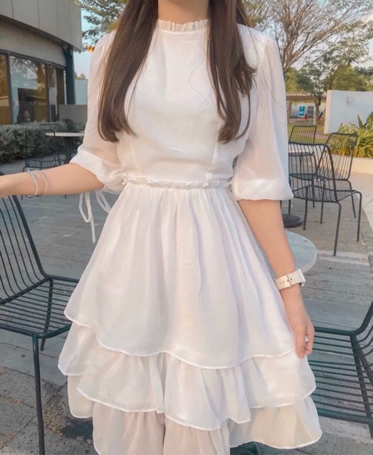 Đầm trắng xoè voan tầng dễ thương