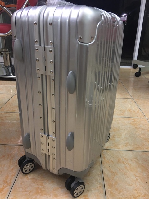 Vali 26inch Khung nhôm khoá sập RMW lót xanh