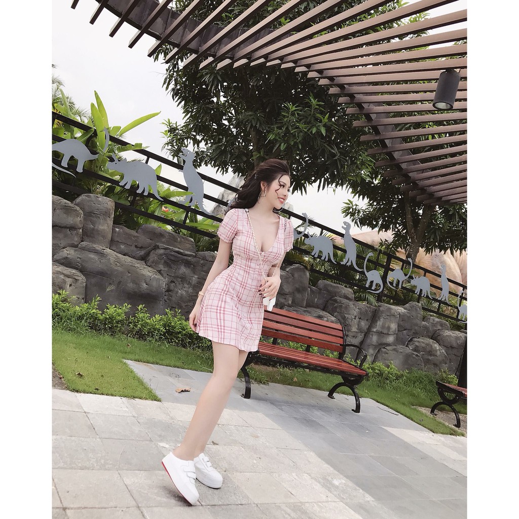 VÁY XÒE KẺ HỒNG