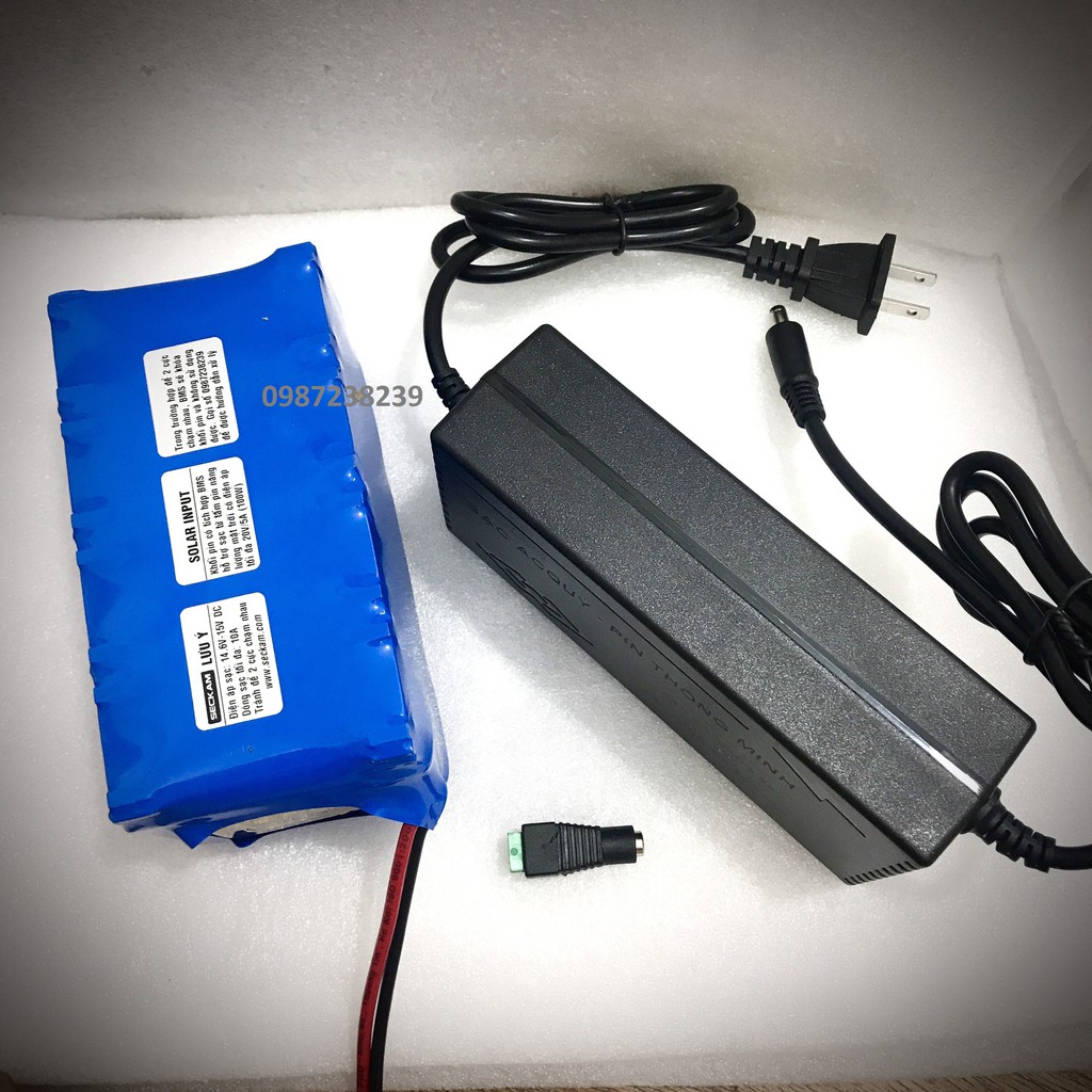 Khối Pin sắt LifePO4 12V 12AH xả 25A kèm bộ sạc 14.6V 4A tự ngắt có quạt tản nhiệt, đèn báo