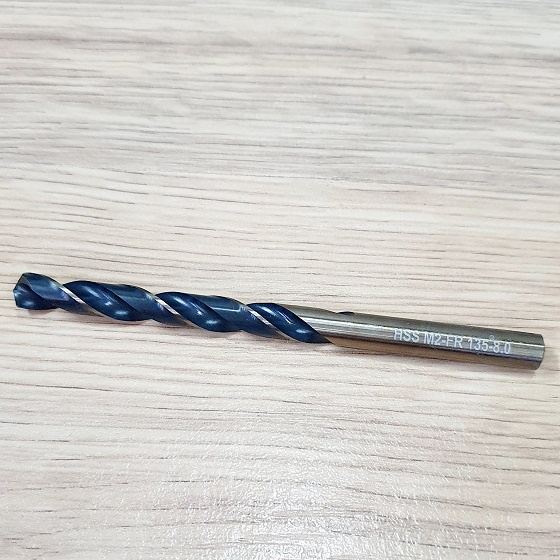 Một Mũi Khoan 8 Ly Đen Vàng Cực Phẩm Dùng Khoan Inox Chất Liệu Thép M2, HRC=68, Fr.135