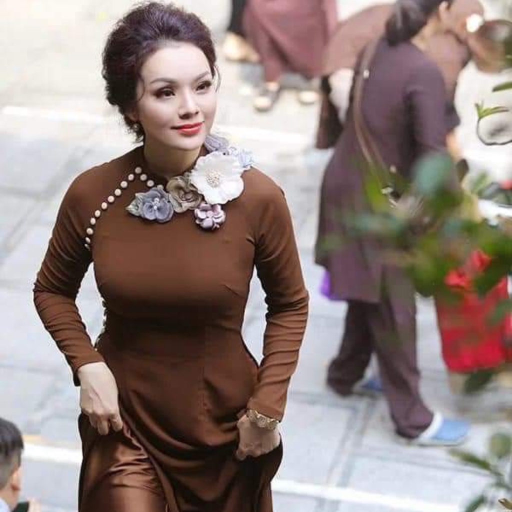 Áo dài may sẵn 4 tà, áo dài đi chùa mầu nâu