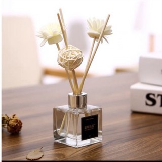 Lọ Nước Hoa Tinh Dầu Để Phòng