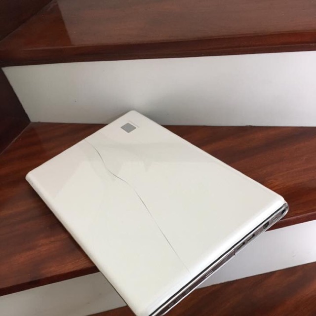 Laptop HP DV6 trắng thời trang