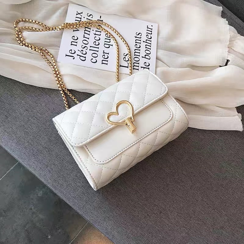 Túi Xách Nữ Túi Đeo Chéo Chần Trám Khoá Tim Xích Tròn Sang Chảnh