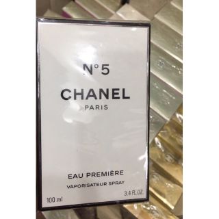 Nước hoa chanel n5 thơm như một người phụ nữ quyến rũ.